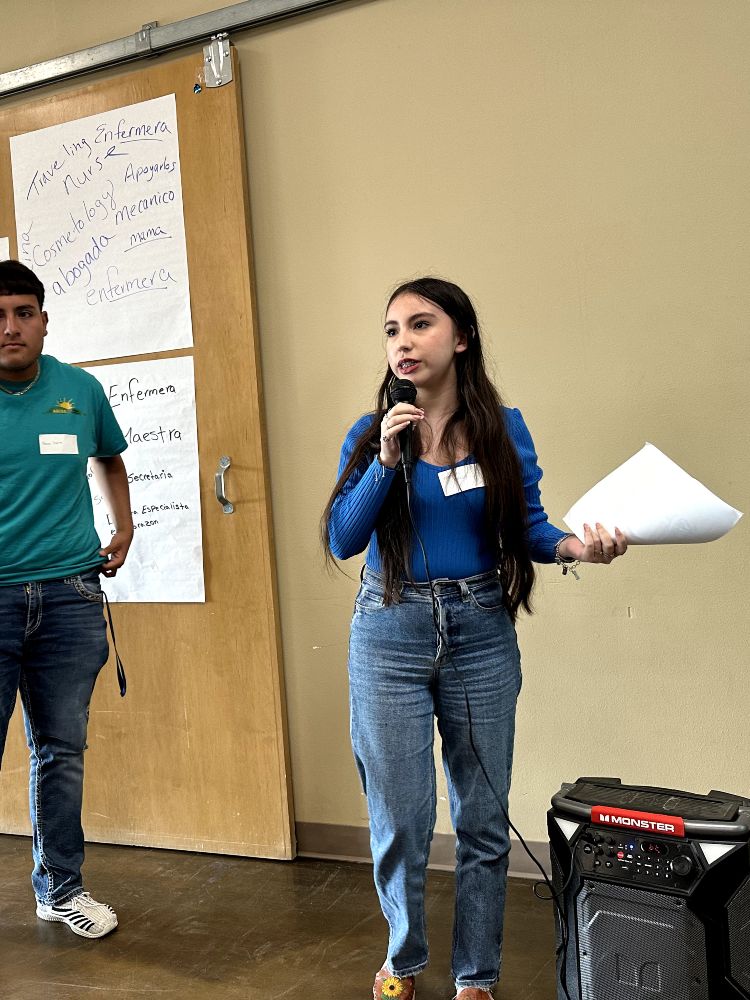 Mariela Cavazos, Digital Ambassador giving presentation