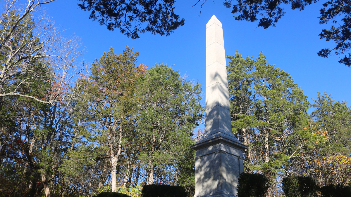 Photo of monument in Robertson County
