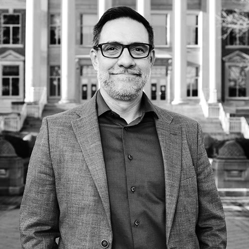 Roberto Gallardo Headshot